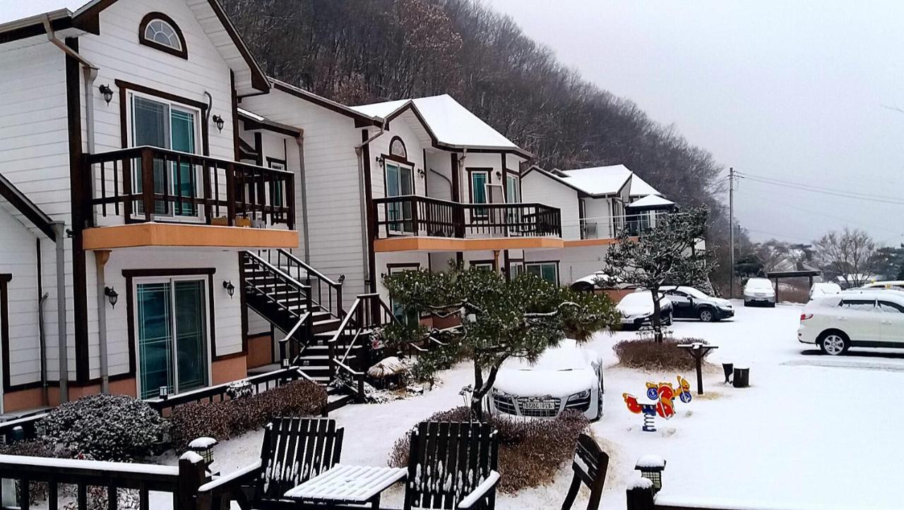 Forest Of Color Pension Hongcheon Exterior photo