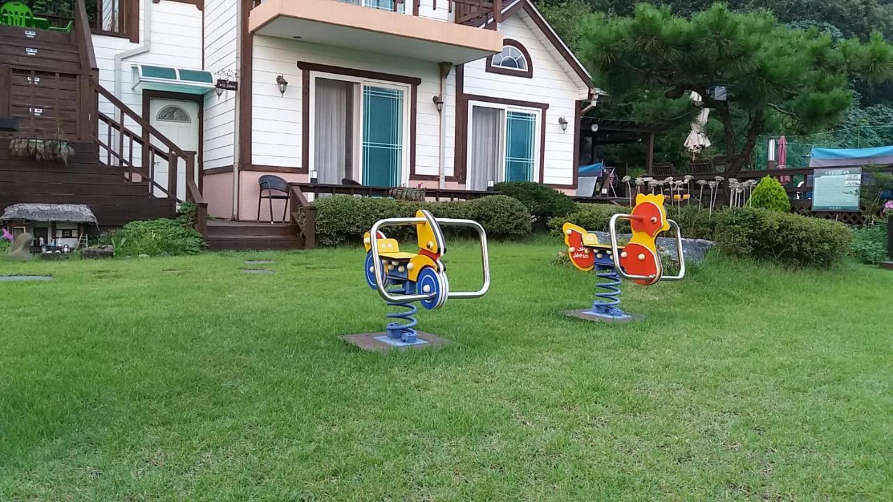 Forest Of Color Pension Hongcheon Exterior photo