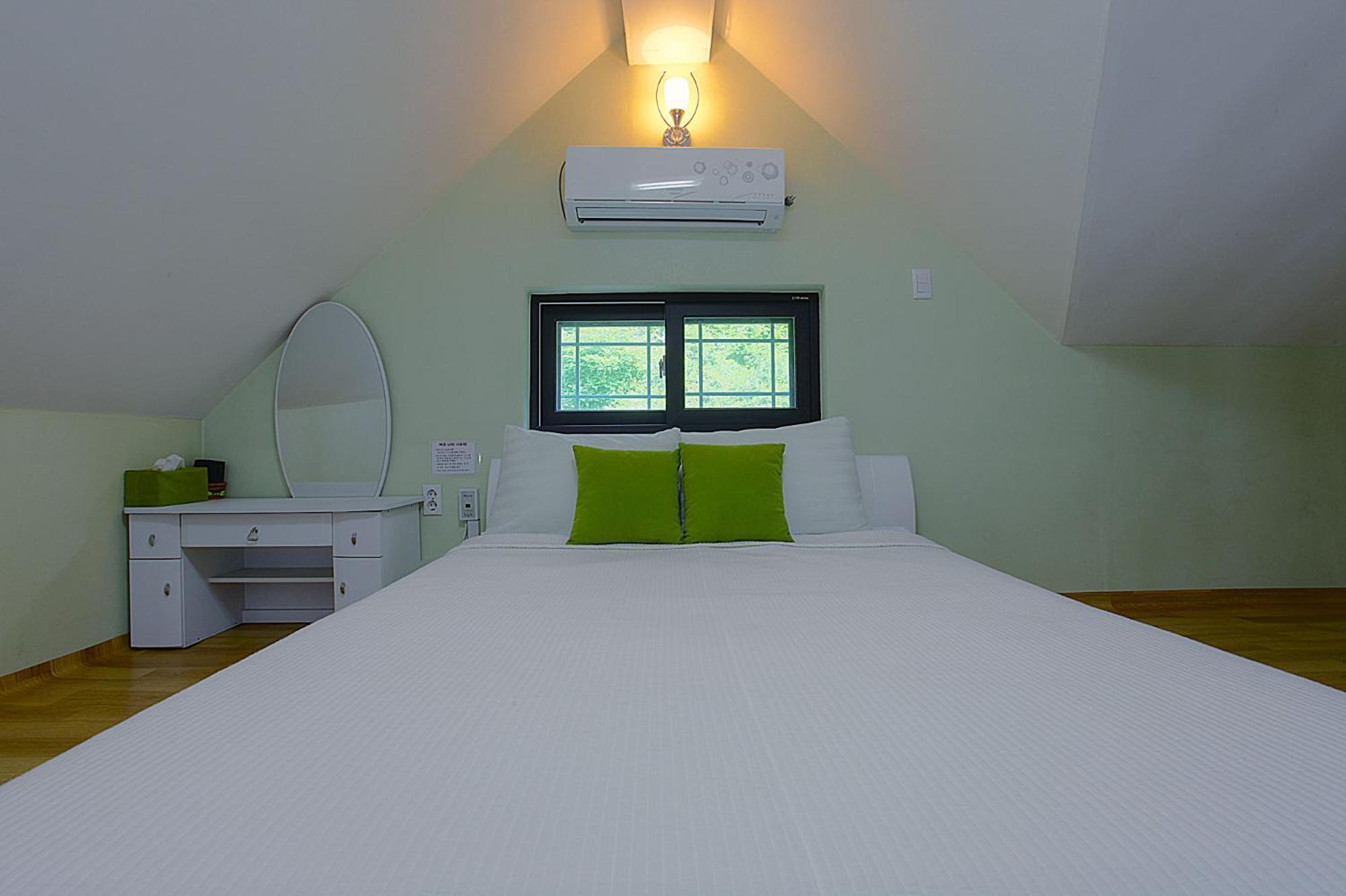 Forest Of Color Pension Hongcheon Exterior photo