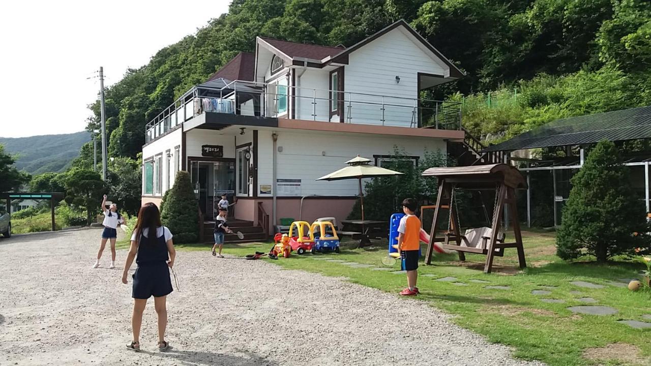 Forest Of Color Pension Hongcheon Exterior photo